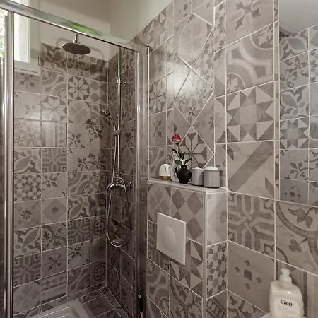 Amazing 1 Bedroom Loft In Centre Seafront * Nizza