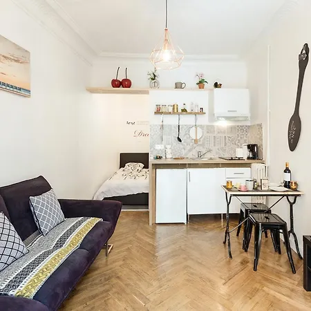 Apartment Amazing 1 Bedroom Loft In Centre Seafront *