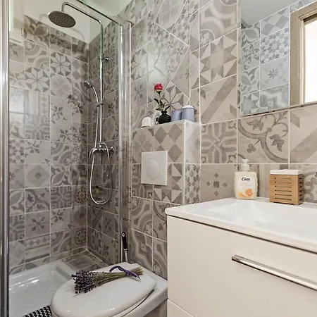 Amazing 1 Bedroom Loft In Centre Seafront Appartement *